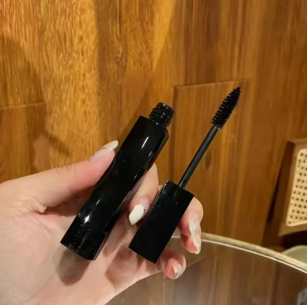 Cross border hot selling  Black waterproof mascara  Thick mascara  Gentle and non irritating mascara