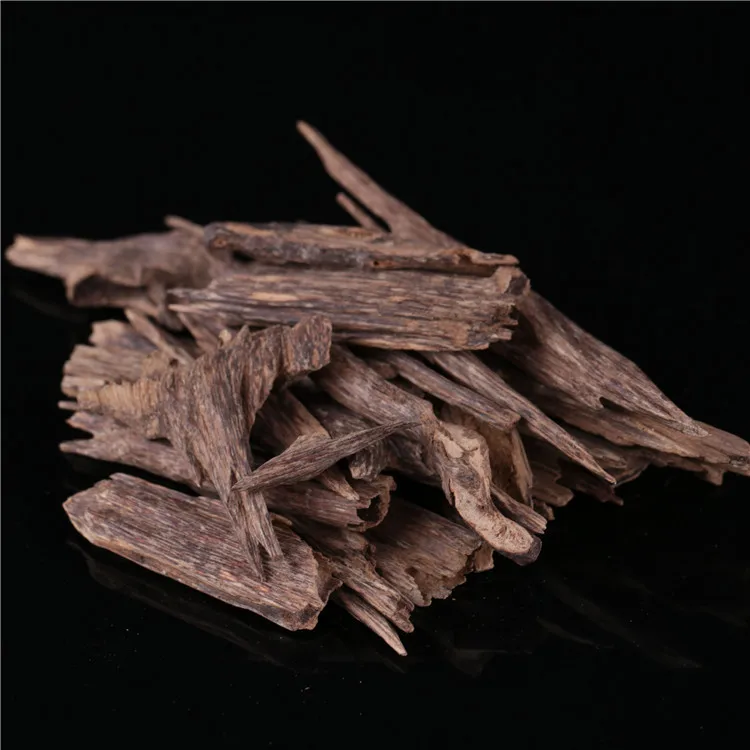 Agarwood Logs and Chips Scented with Oud Seed Material Rich in Oil Components