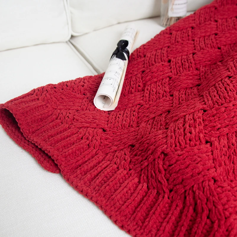 Source factory 100% polyester knitted throw blankets with solid pattern for home and sofa decoration