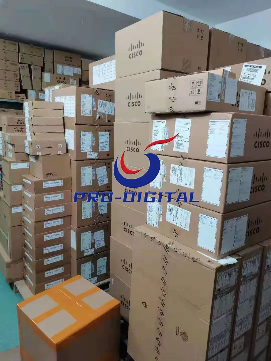 C9300L-48T-4G-A original Catalyst 9300L Switches 48-port fixed uplinks data only 4X1G uplinks, Network Advantage