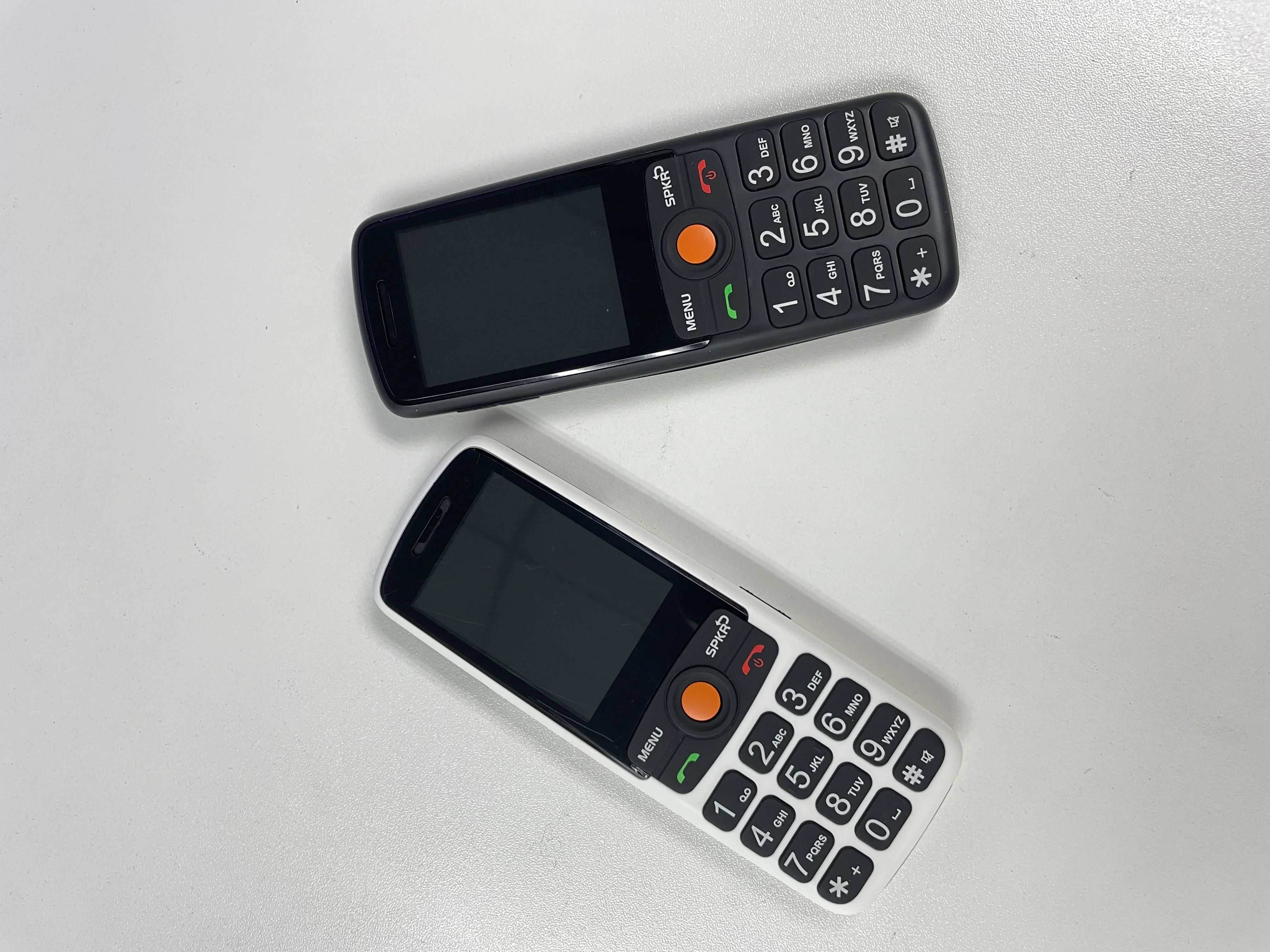 yingtai new design 2.4 inch display senior phone latest cell phone with gsm network handle 2g feature phone