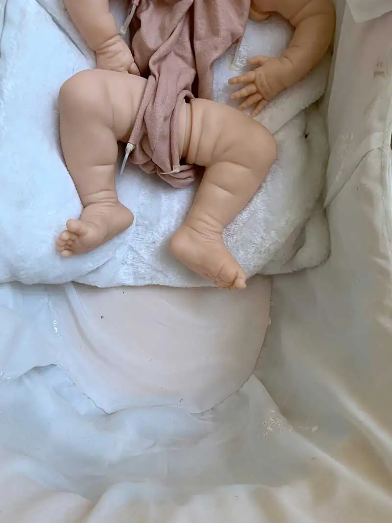 22inches DIY Popular Reborn Doll Kit Sleeping April smiley Face Very Soft Touch Fresh Color Unpainted Unfinished Doll Parts
