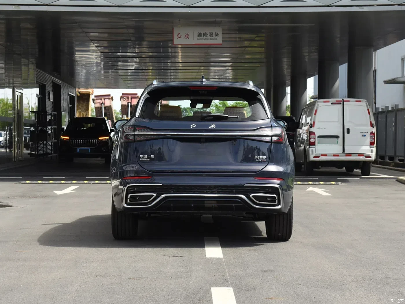 Подгонянный 2024 автомобиль Hongqi HS5 2 0 T на бензине Китай Подержанный
