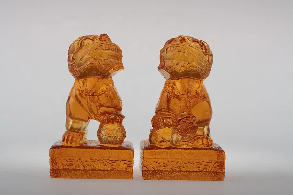 Custom Hand-carved Chinese Traditional Majestic Lion Crystal Glass Statue Feng Shui Decoration