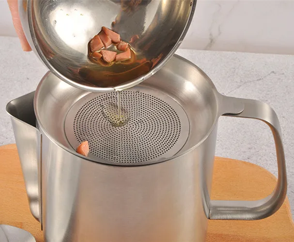 Hot selling stainless steel kitchen health multi-function oil cans directly shipped oil filter pot kitchenware small gadgets