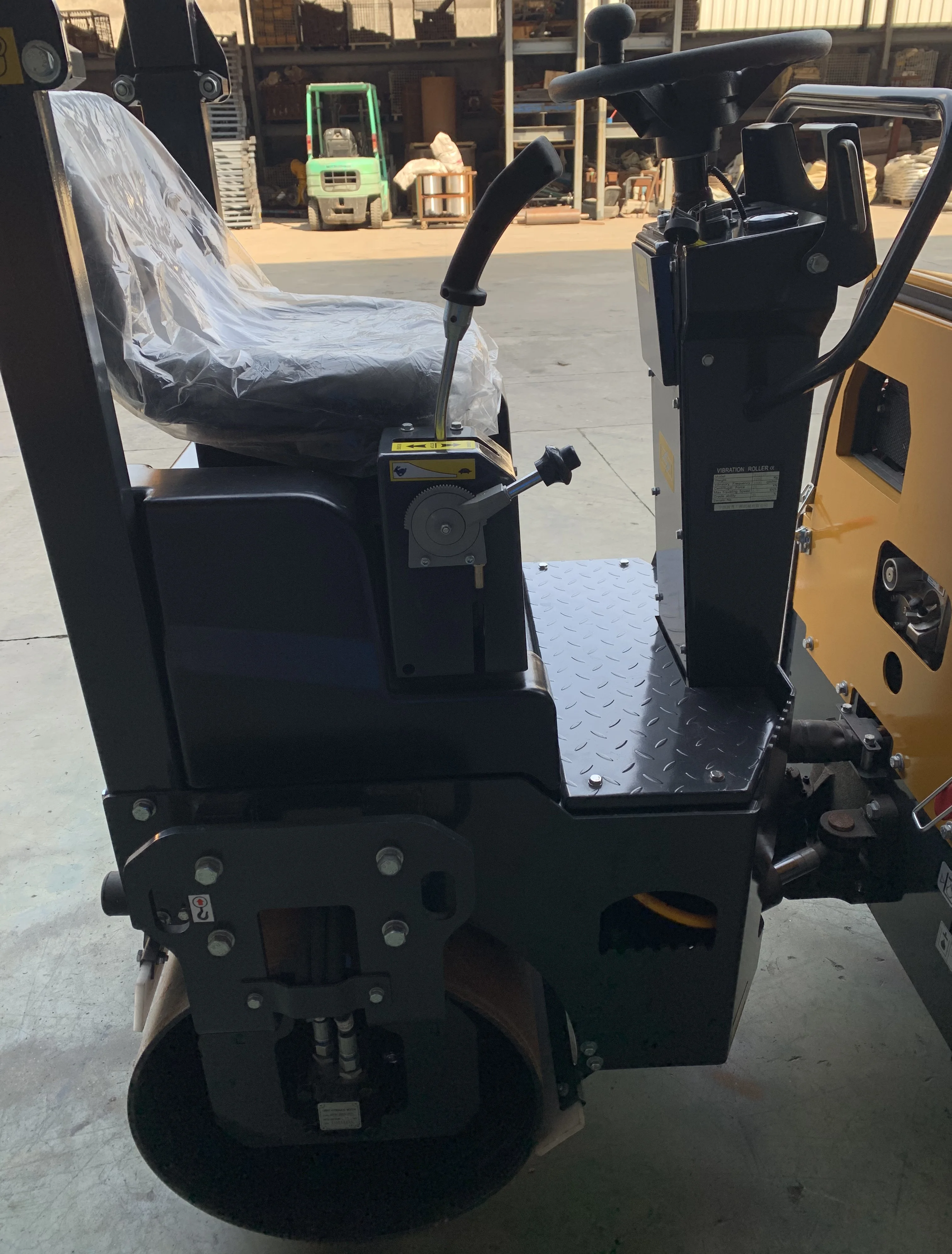 1.2 Ton Small Drivable Double Smooth Drum Asphalt Soil Concrete Vibrator Compactor Ride On Road Roller Machine With Engine