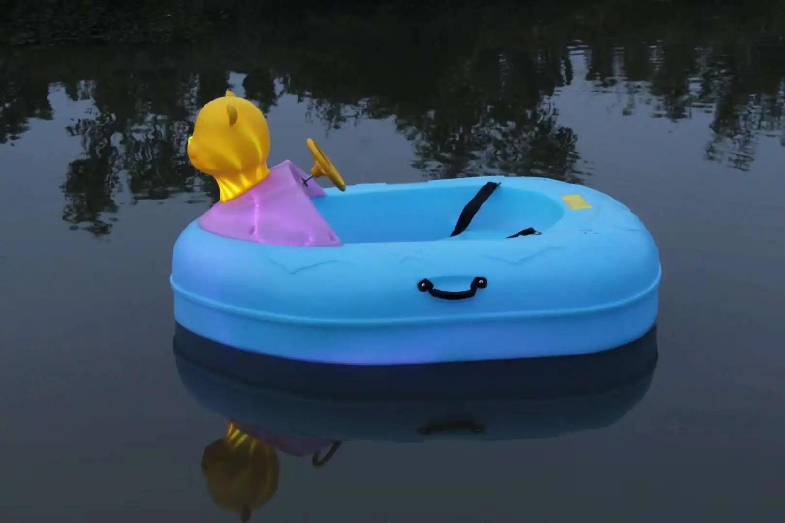 High Quality Small Electric Kids Boat Inflatable Swimming Pool Toys Boat Bumper Boat