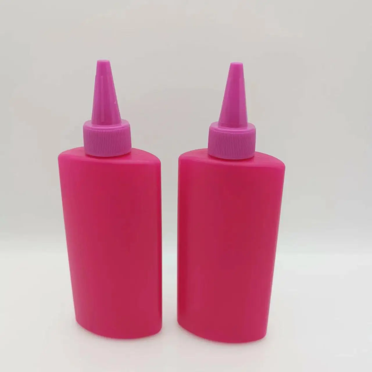 Plastic Squeeze Sauce Bottle Unique Pink 5 oz 150ml With Twist Cap HDPE