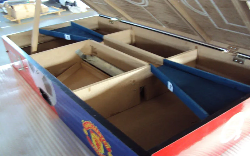 Coin-operated soccer/football table