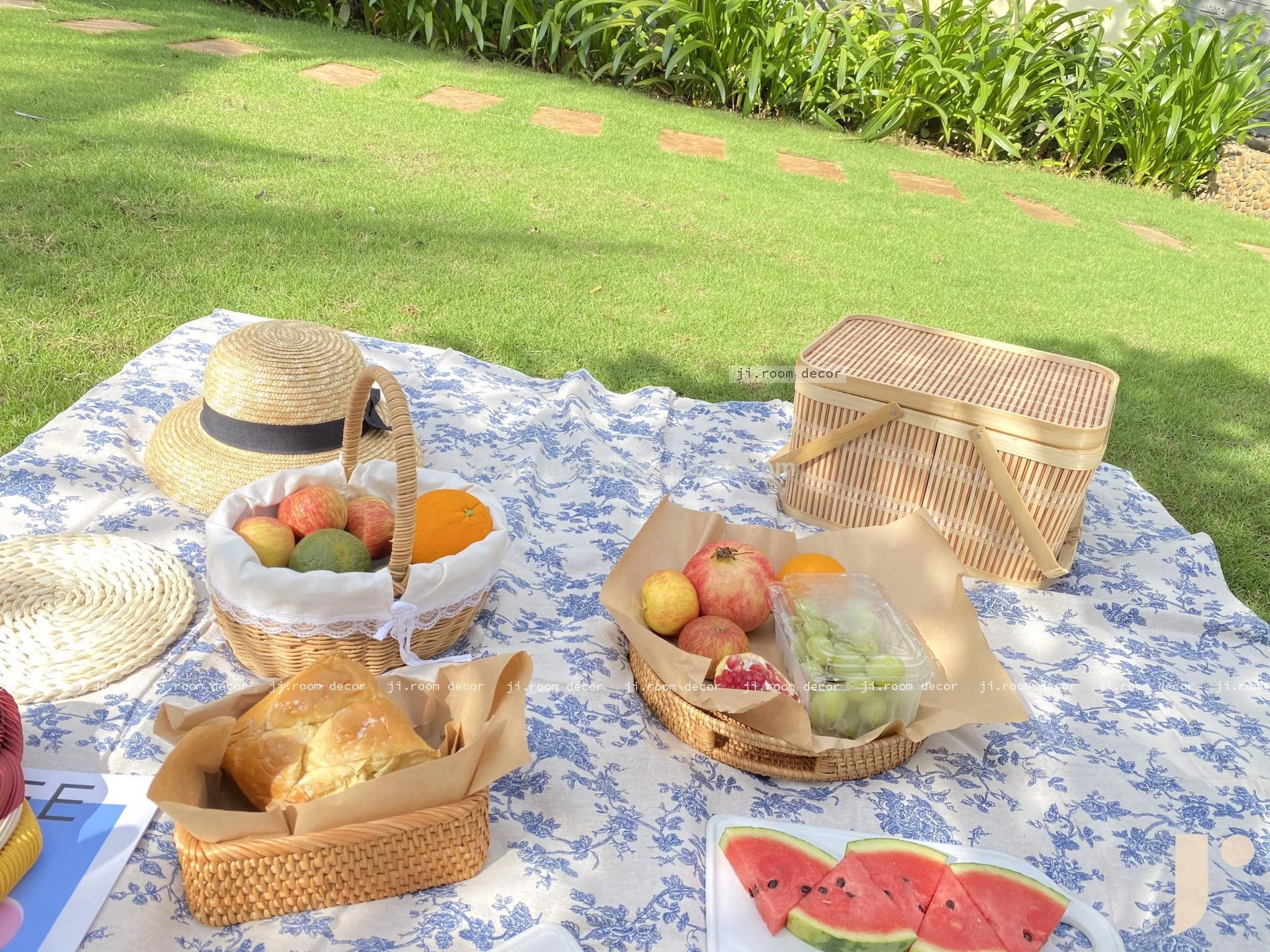 Handle Woven Rattan Round Serving Tray with Handles Bread Cake Pastries Original Rattan Tray