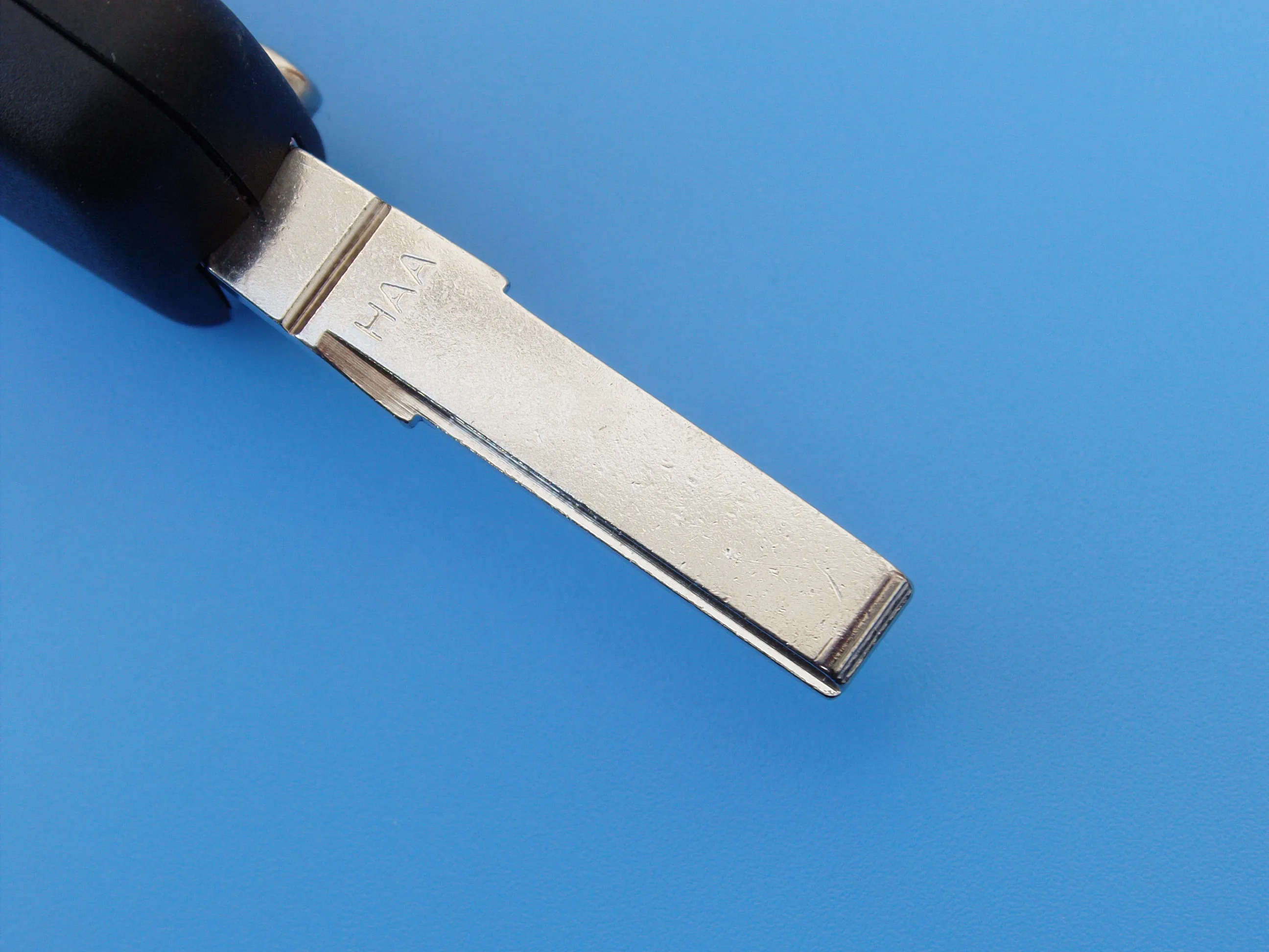 Hot seller A-udi 3+1 buttons flip folding remote control fob key case cover blank for A3 A4 A6 A8 with HAA blade