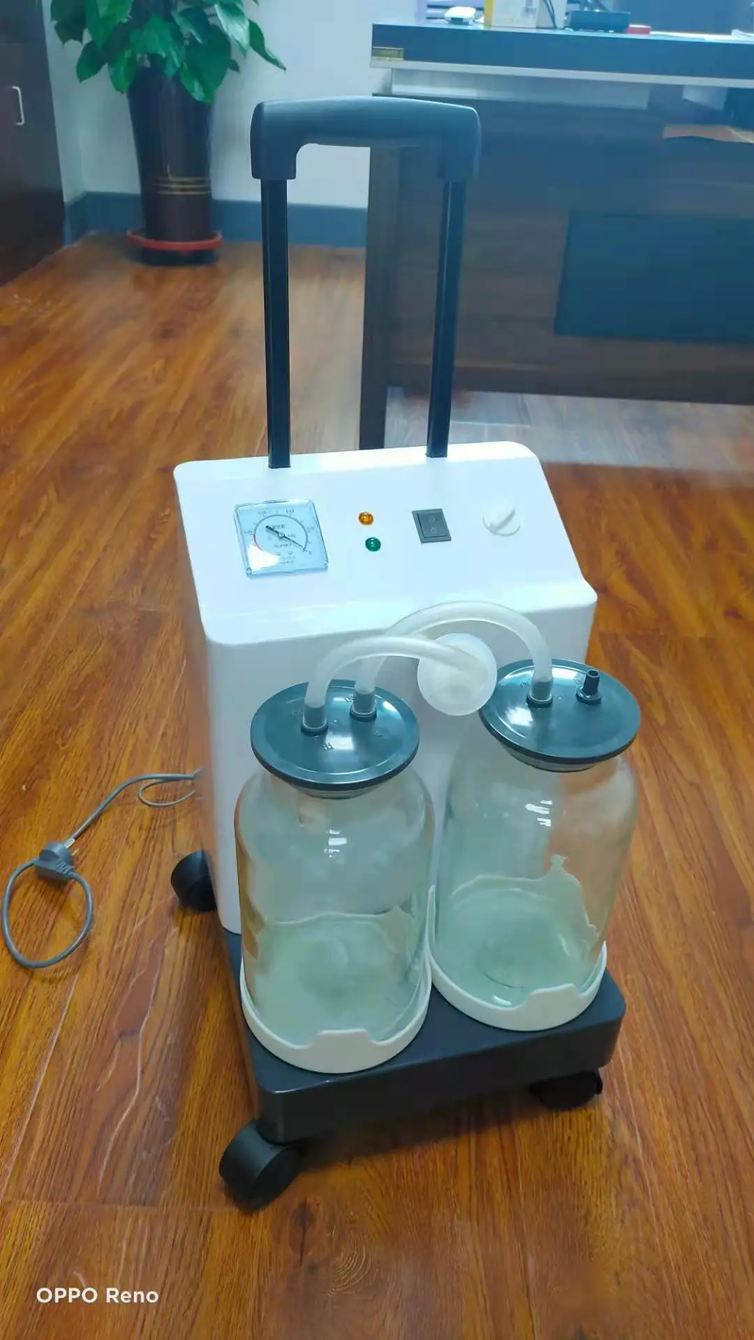 2022 factory supply medical sputum aspirator portable vacuum cleaner 32L/min with two jars