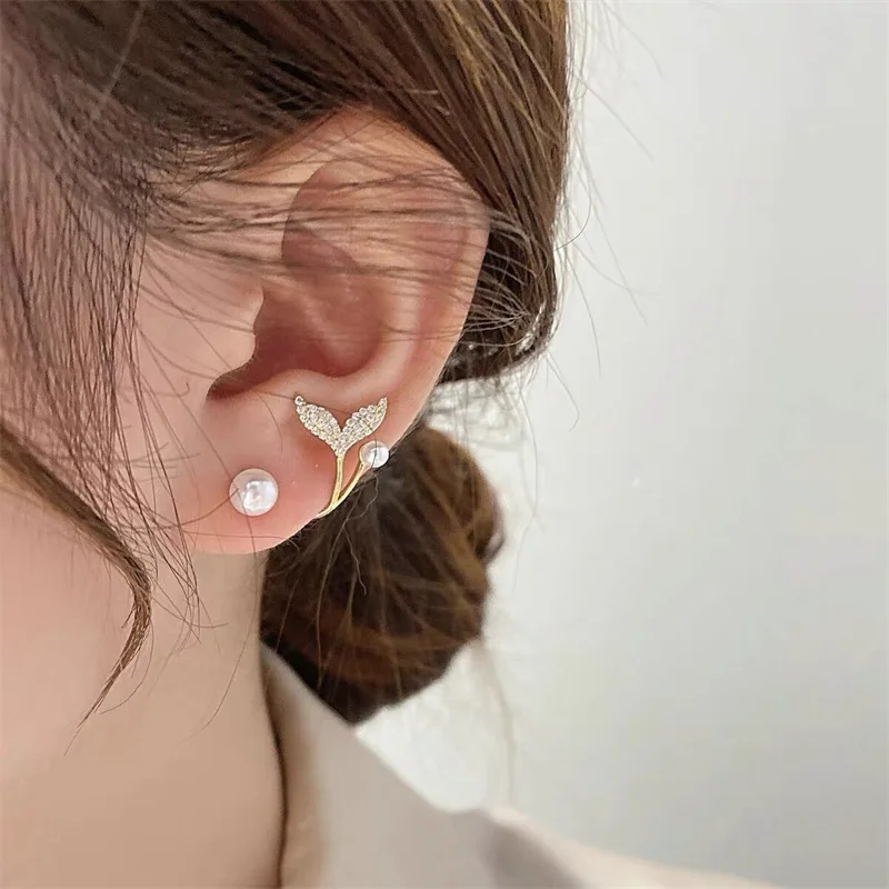 2024 New Fishtail Pearl Earrings Fashionable and Elegant Earrings Outlier Diamond Earrings