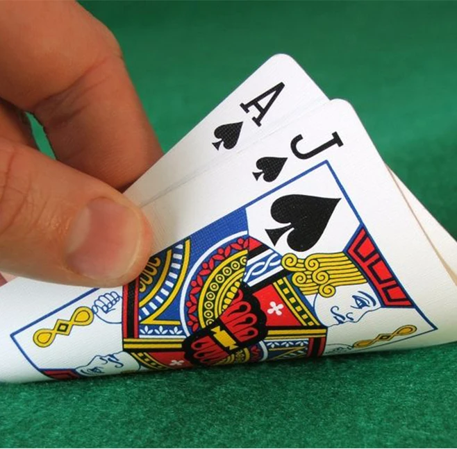 Custom Design Playing  Poker Deck Manufacturers Recyclable Classical Casino Paper Printing High Quality Playing Cards With Box