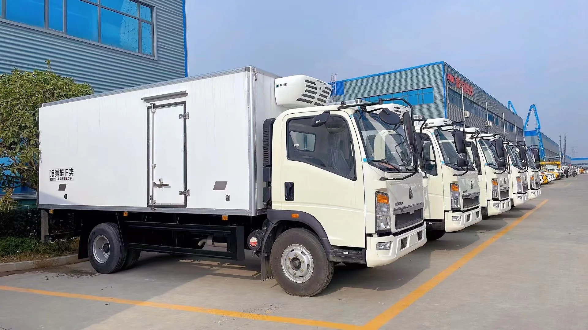HOWO 4X2 5 Ton refrigerated Truck for sale