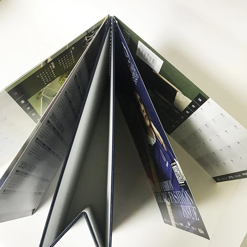 OEM low MOQ 20 pcs factory price printing Christmas custom logo  desk table calendar 2025