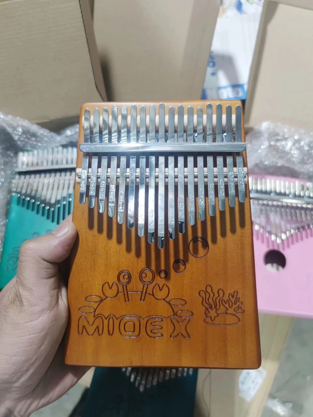 Factory Custom Kalimba Thumb Piano Wood Kalimba 17 key Kalimba cheap price custom beginning musical sapele instrument