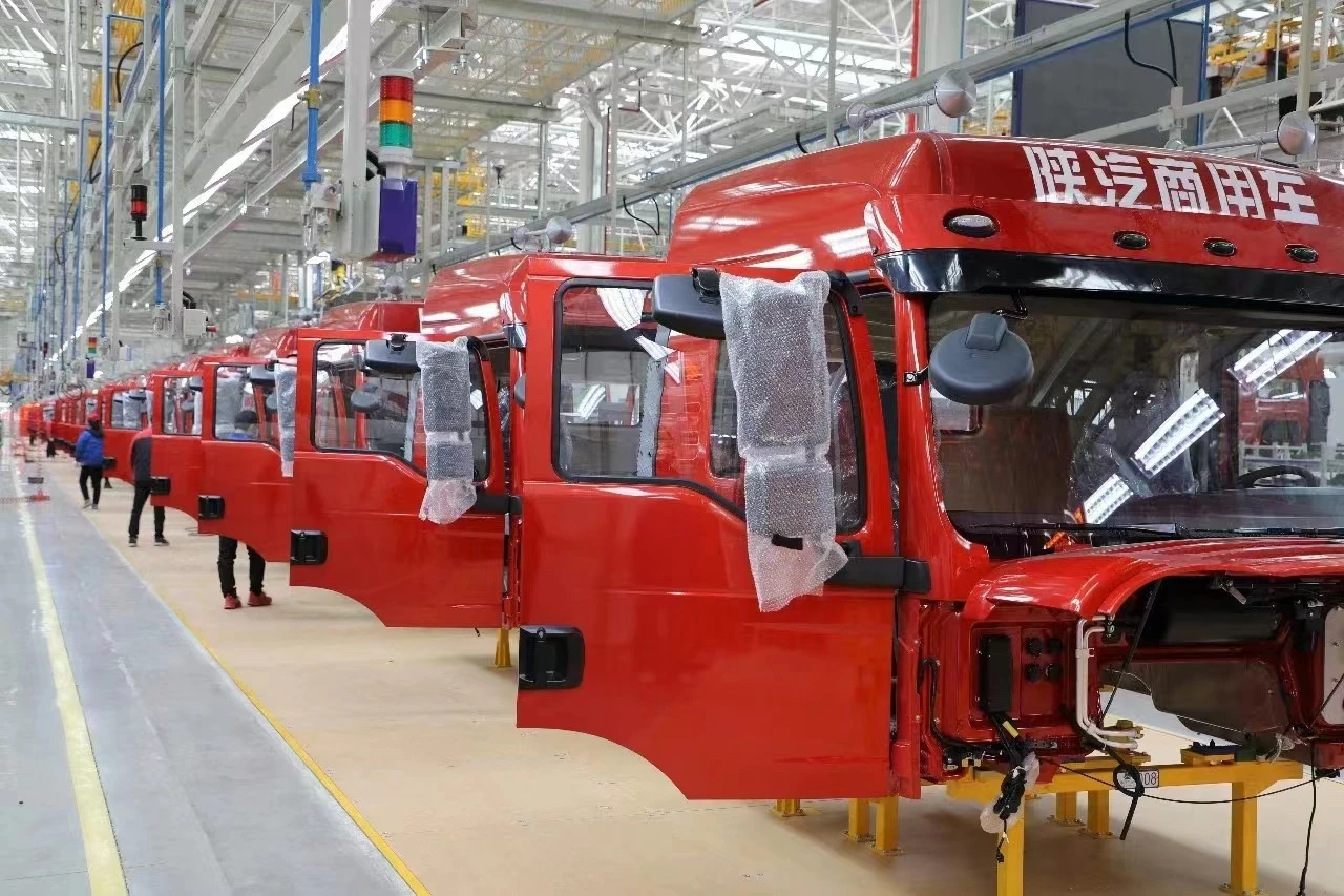 Factory Supply Euro 2 Shacman 7.8*2.3*1.7m Cargo Box Size 8x4 Heavy Truck Diesel New Car Dump Truck