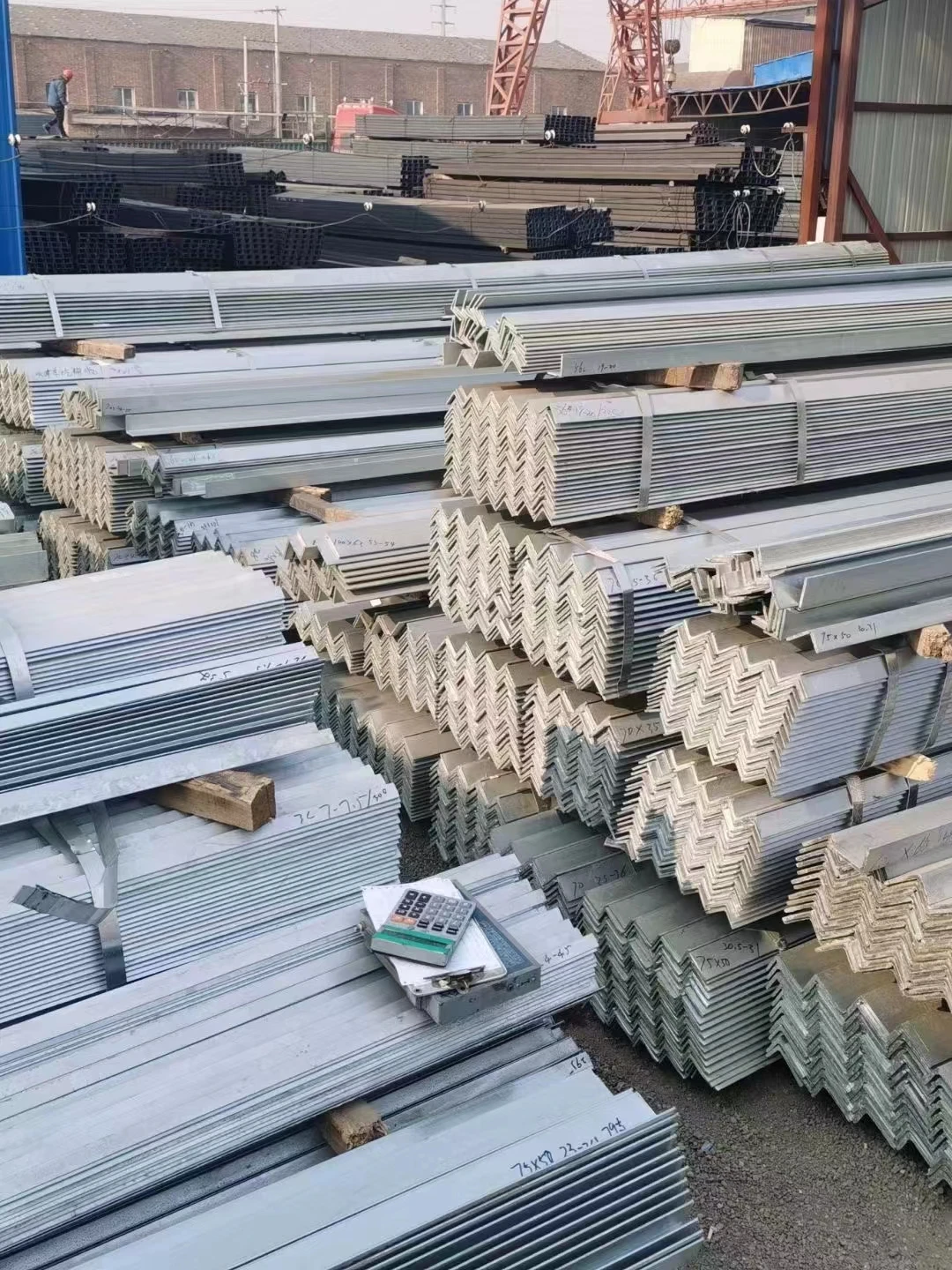 Slotted Angle Steel Bars Q235 Q345B Hot-Dip Galvanized Equal Angle Line Structural Steel