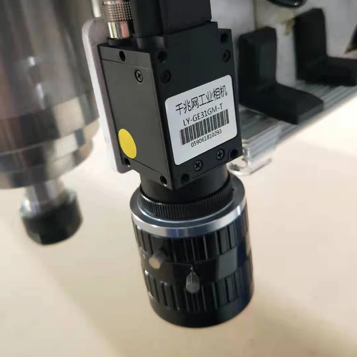 Высокоскоростная машина для резки ткани из искусственной кожи с ЧПУ, Осциллирующий нож для производства диванов для одежды