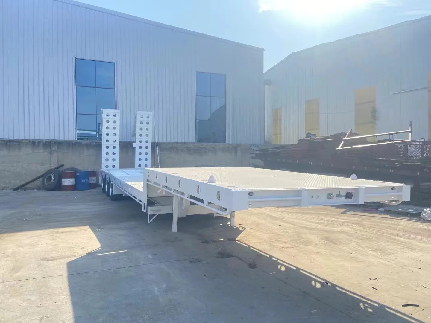 High Quality Factory Direct Sale Bed Low Flatbed Semi-Trailer Widely Used Steel Material