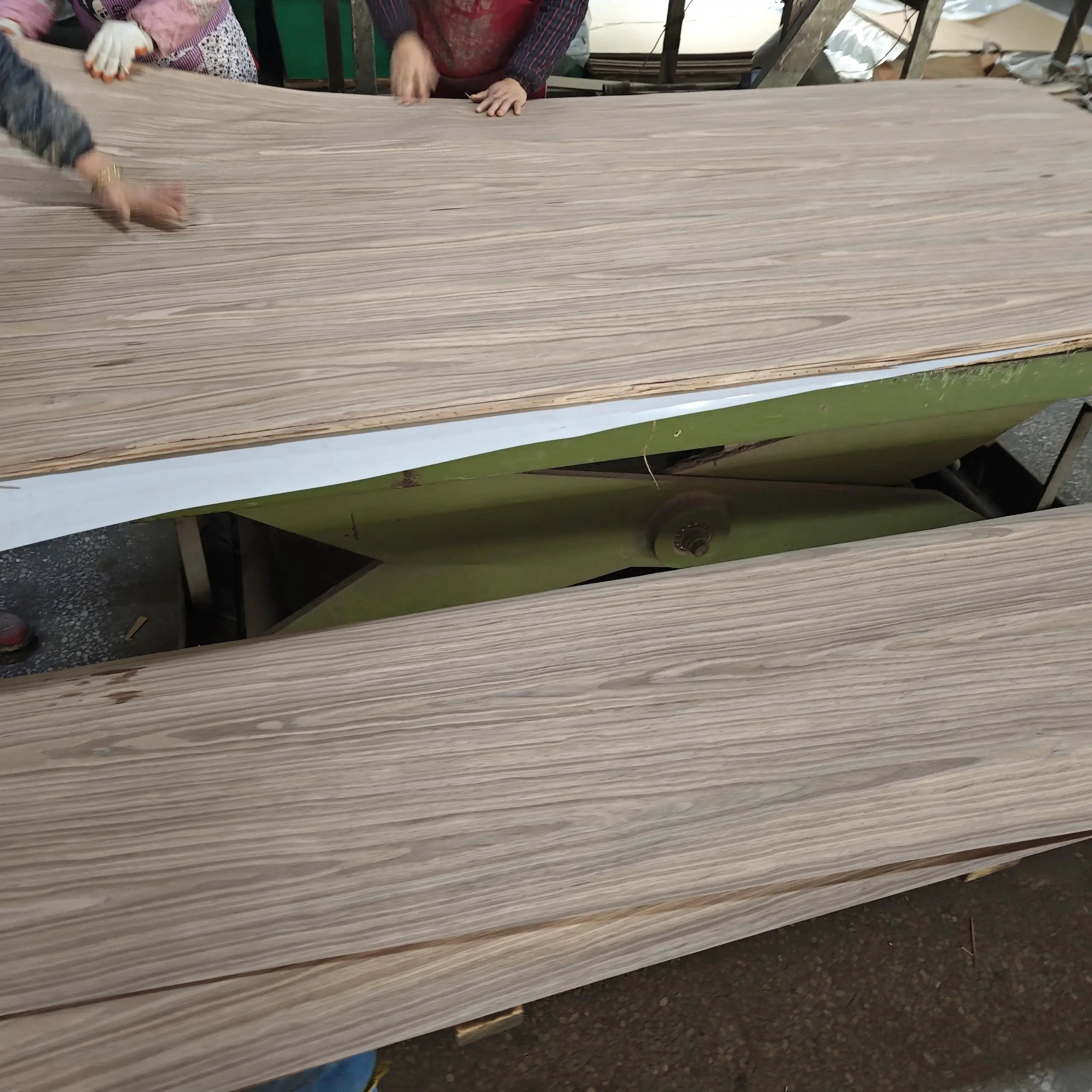 Vunir Best Price Packing Grade  Veneered plywood 1220x2440mm 18mm furniture plywood design