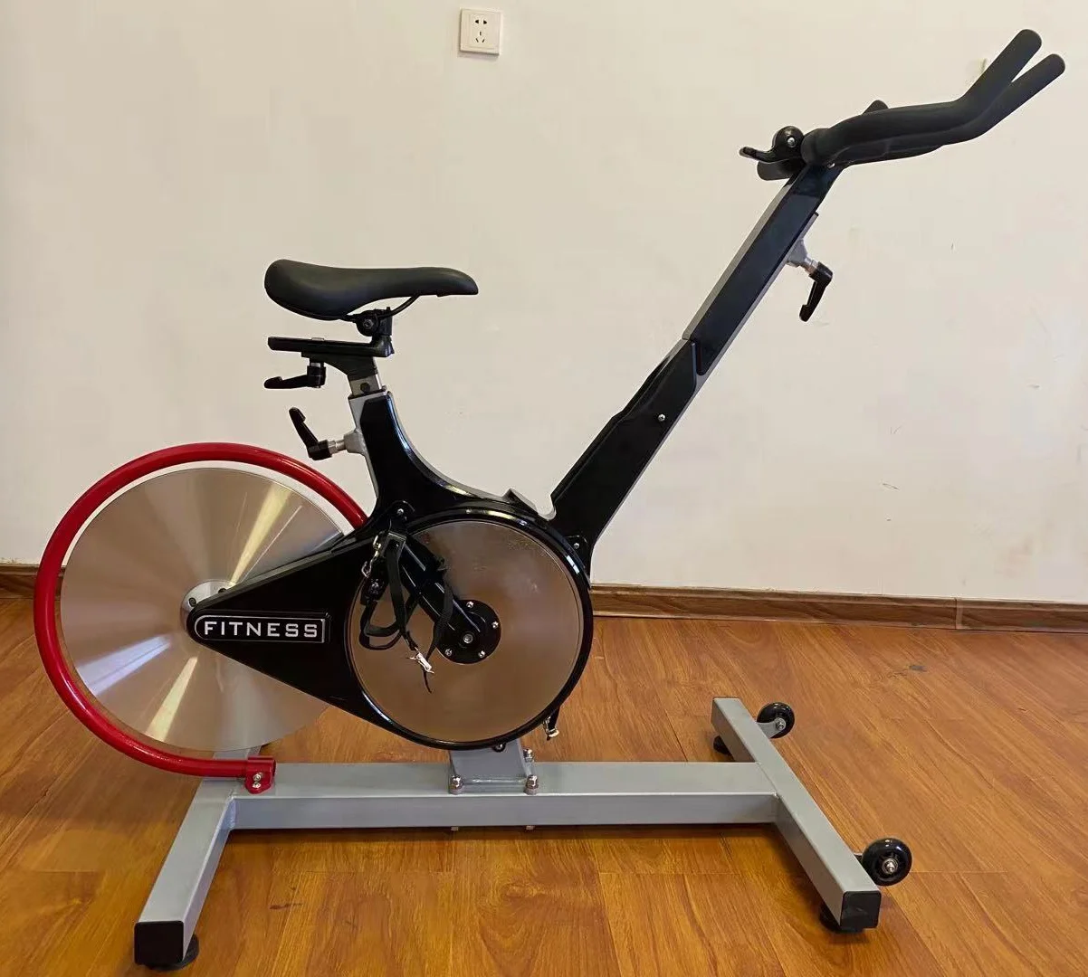 2023 Newest Commercial Spin Bike with 3.2KG Aluminium Rear Flywheel Steel Customized Unisex Fitness Air Bike Optional