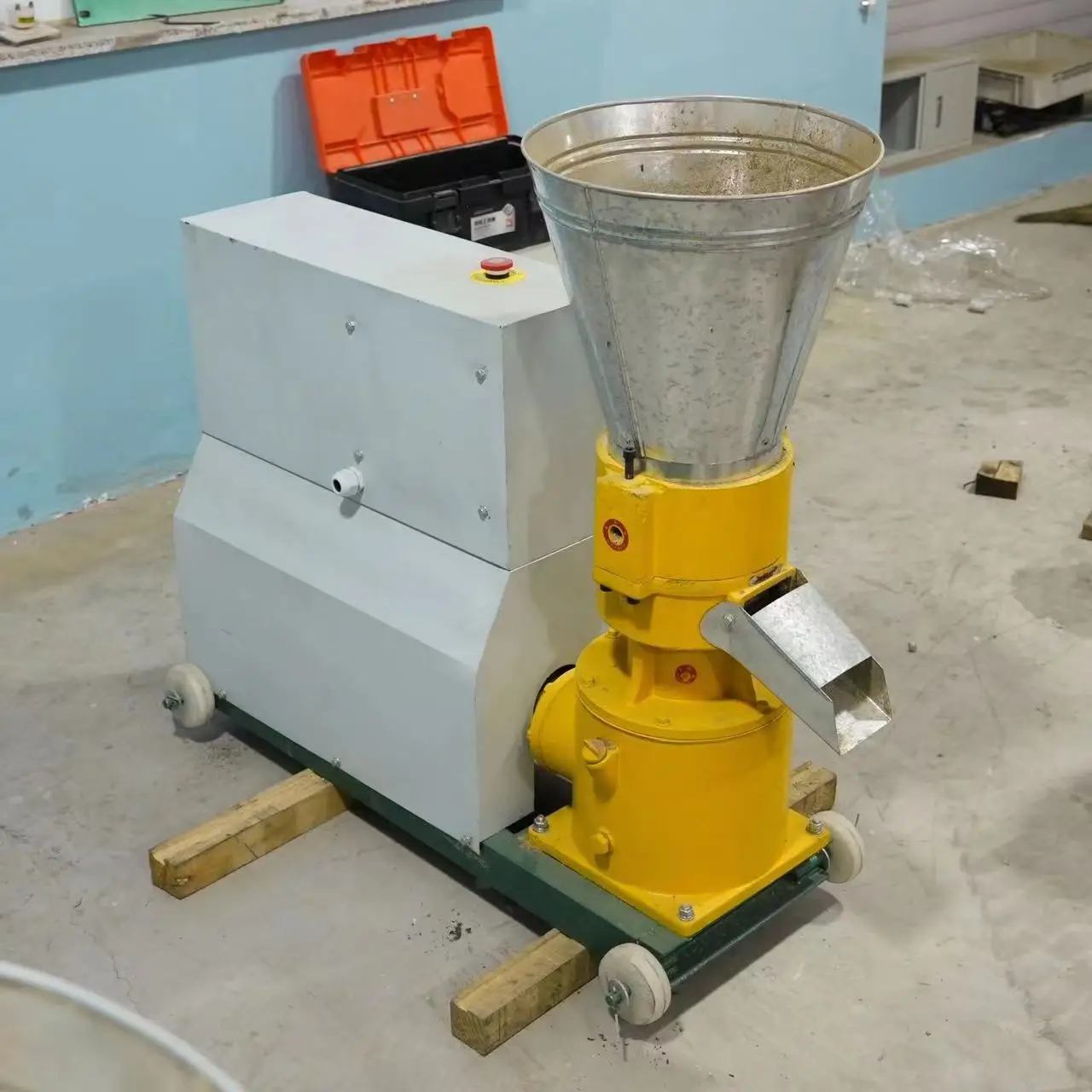 150kg/h High Quality Feed Pellet Machine to Make Turkey Food feed granulator
