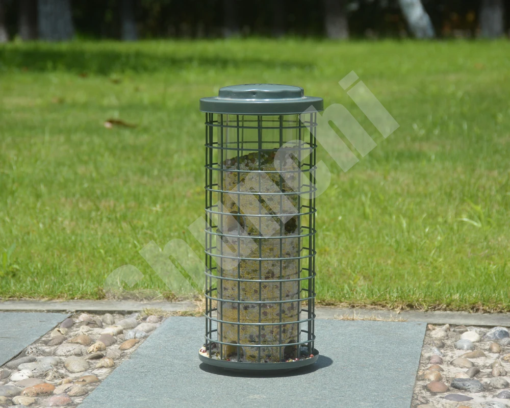Anti-squirrel bird feeder