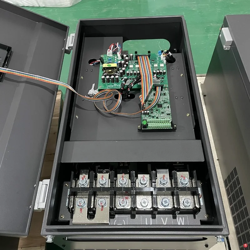 0.75KW 380V  Frequency Inverter Variable Speed Drive China VFD 3 Phase  Inverters  for Motor/Fan