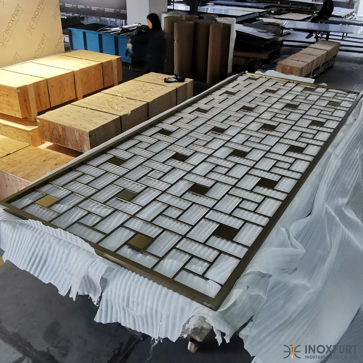 Stainless Steel Golden Mirror Customized Room Divider Luxury Golden Bright Lobby Partition Screen for Hotel Decoration