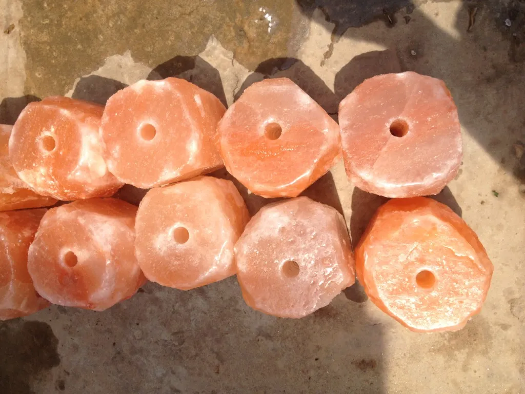 Rock Cow Licking Salt Animal Pink Himalayan Lick Salt Natural Food Grade Customizable Livestock Cattle 3 Year Cattle Rope 98%min