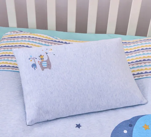 The new four Seasons is suitable for cute elephant printed cribs, soft baby pillowcases and bed sheets