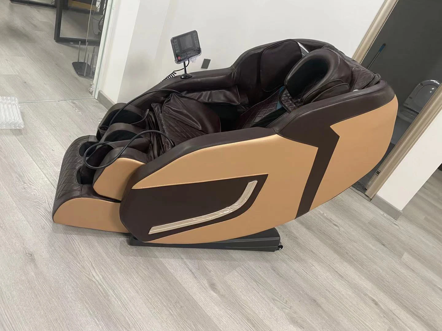 VCT 2024 Hot Sale Cheap Full Body Electric Homeuse Heating Function Massage Chair 8D Full Body Airbag Zero Gravity Massage Chair