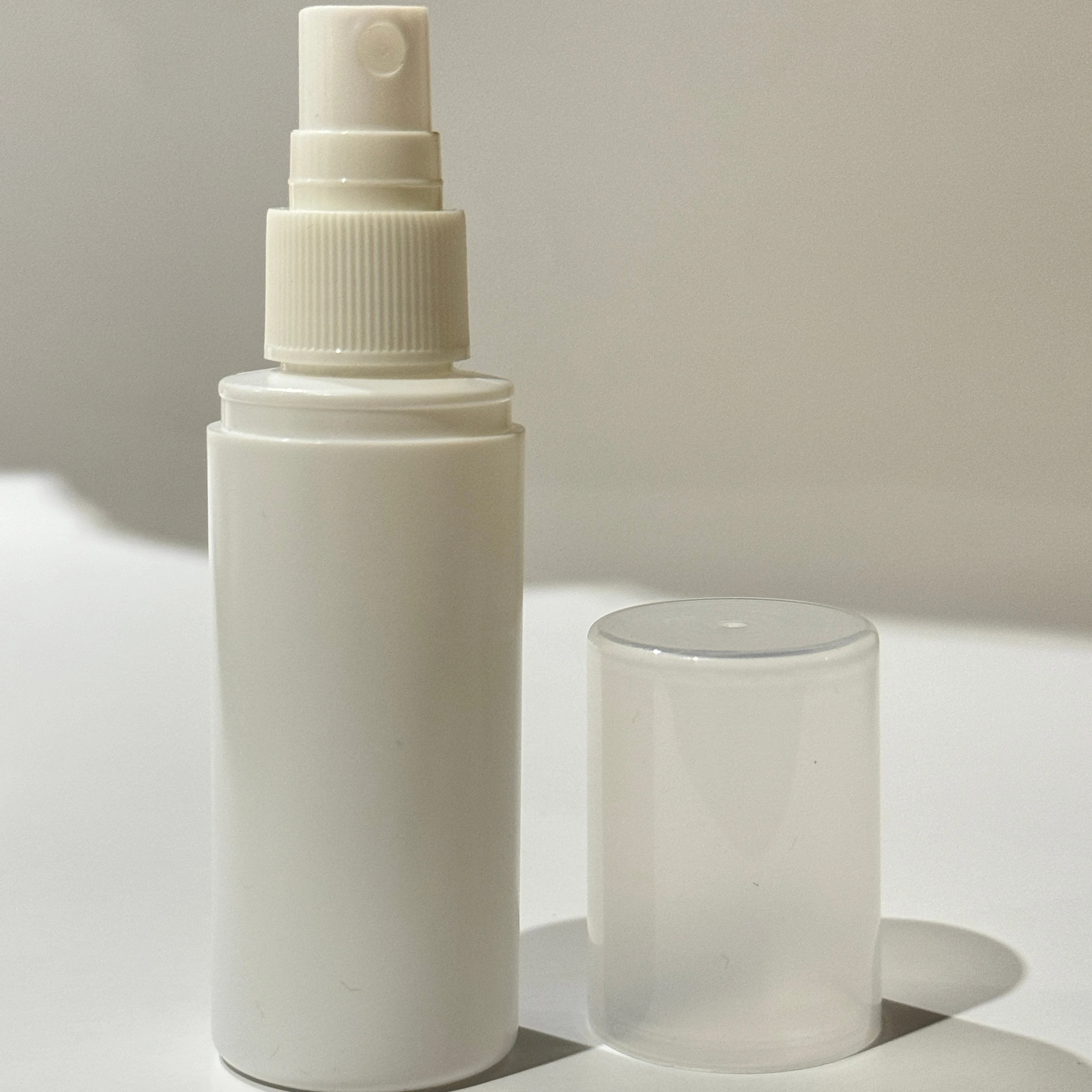 Белая непрозрачная цилиндрическая круглая бутылка для лосьона из полиэтилена высокой плотности 10 мл 20 30 50 60 100 с туманным распылителем