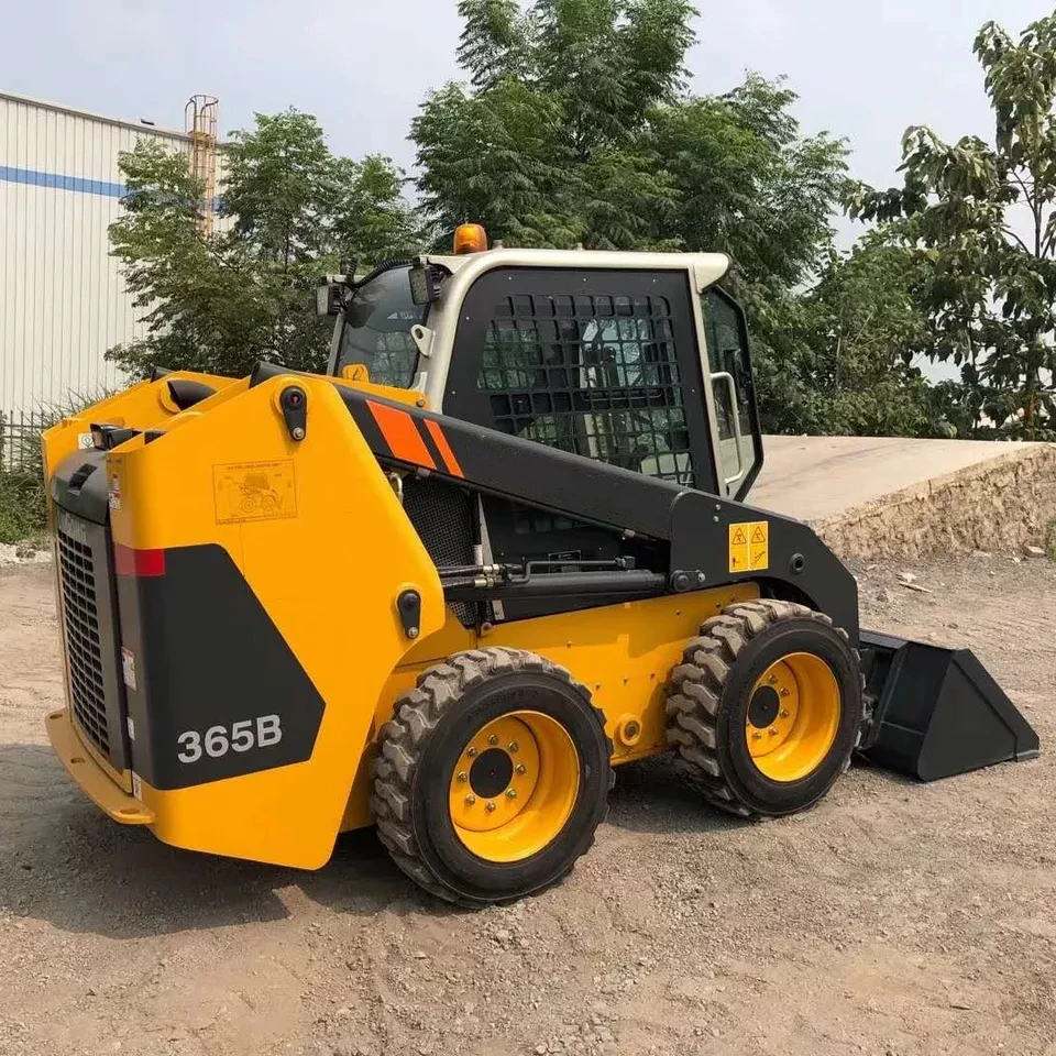 Новый б/у мини-погрузчик с бортовым поворотом Cat Bobcat
