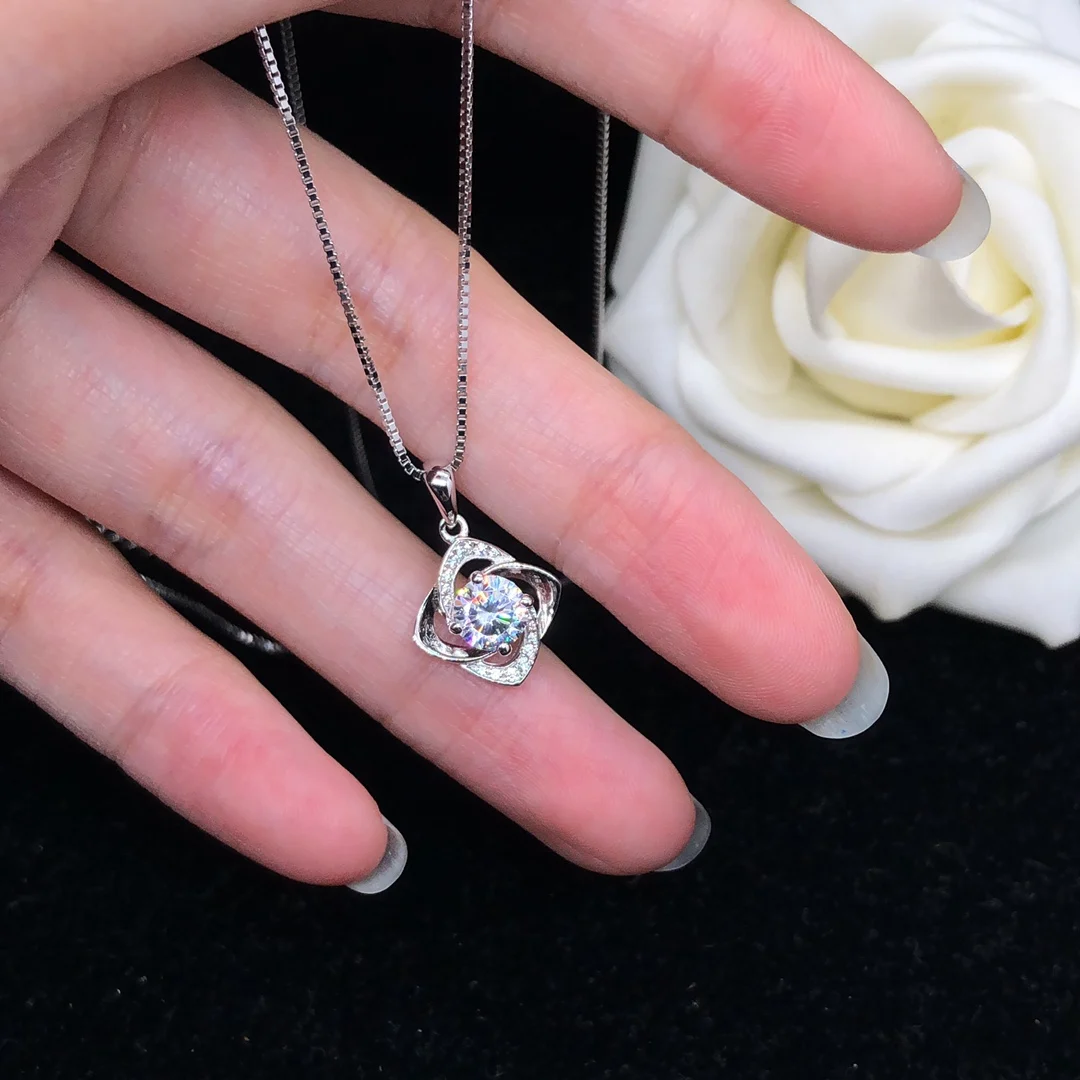 S925 Silver White Gold Plated Four Leaf Clover Pendant 0.8 CT D Color Solitaire Moissanite Pendant Necklace For Women