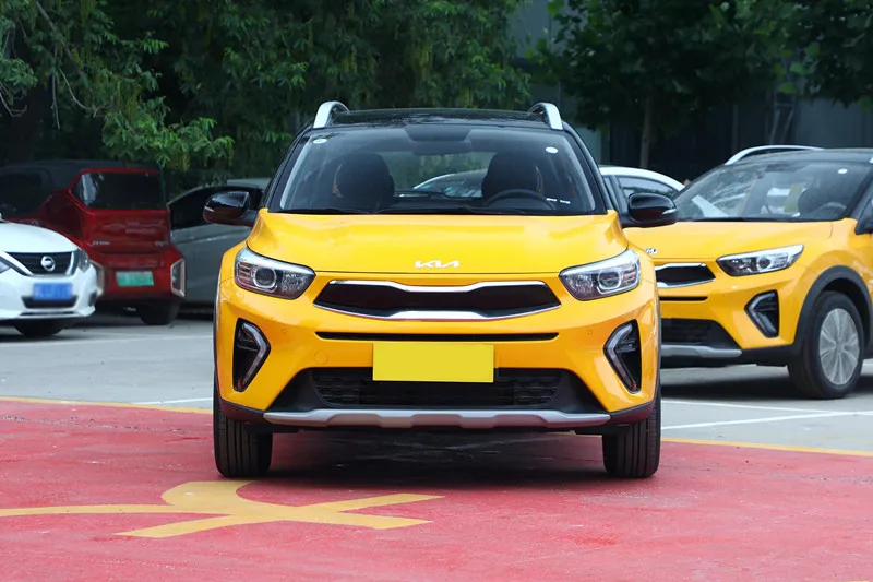 Best Selling Chinese New Car KIA kx1 Car Left Hand Drive for Adult Kia Yipao 2021 2024 1.4L 6 Speed Manual Sport SUV for Kia