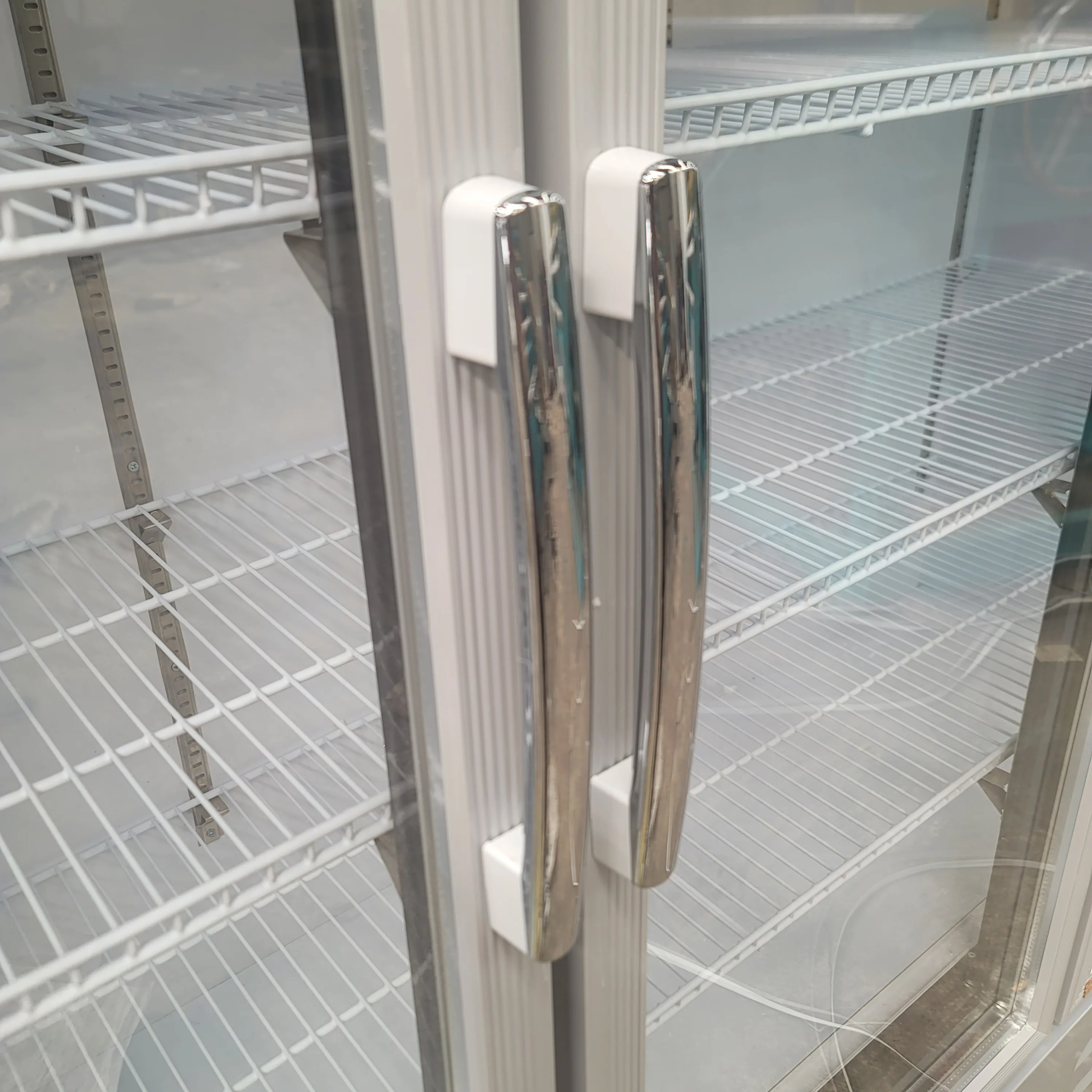 Commercial Cheap Price Pipe Cooling System Upright Cooler 3 Triple Door Beverage Bottle Display Refrigerator