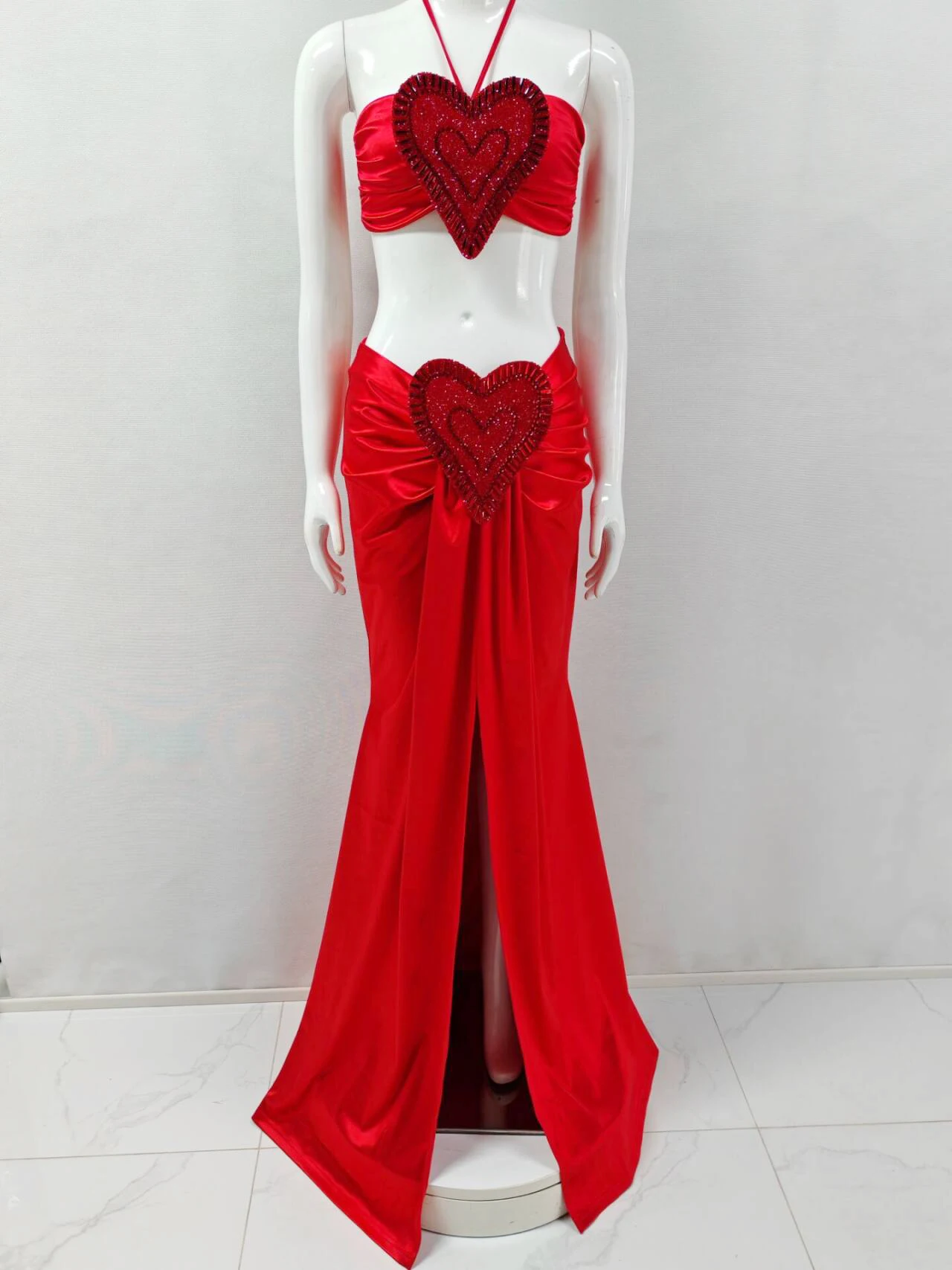 A9426 Guangzhou Supplier Sexy Party Club Two Piece Short Top and Long Skirt Set Heart Diamonds Red Evening Women Set