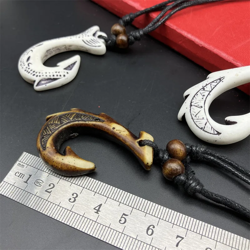 Wholesale New Zealand Maori Tribal Necklace Jewelry Hawaiian Resin Carved Tune Fish Bone Hook Pendant Necklace