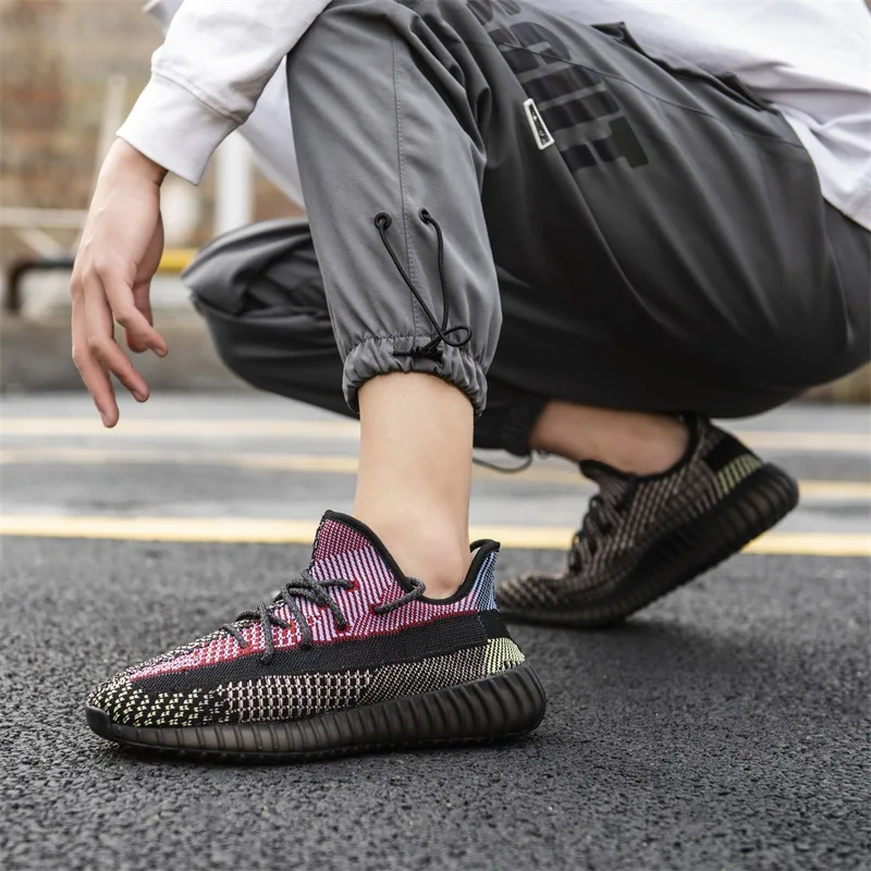 Breathable Light Running Shoes Men Fashion Sneakers Casual Walking Style Shoes Yeezy