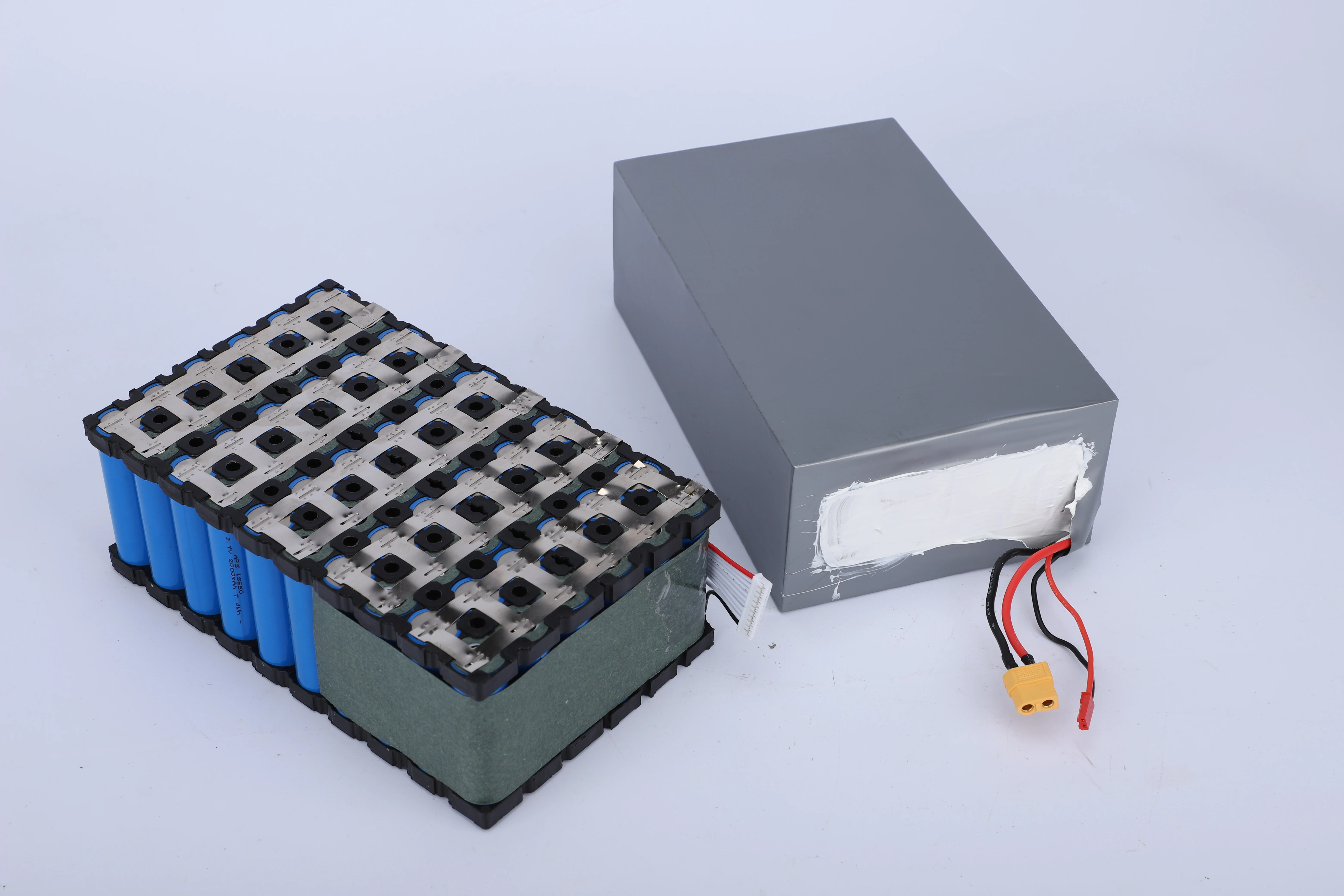 18650 3.7V 2000MAH  Battery  36V12AH  10S6P Lithium Battery Pack for E-scooter Electric Skateboard Foldable Electric Scooter