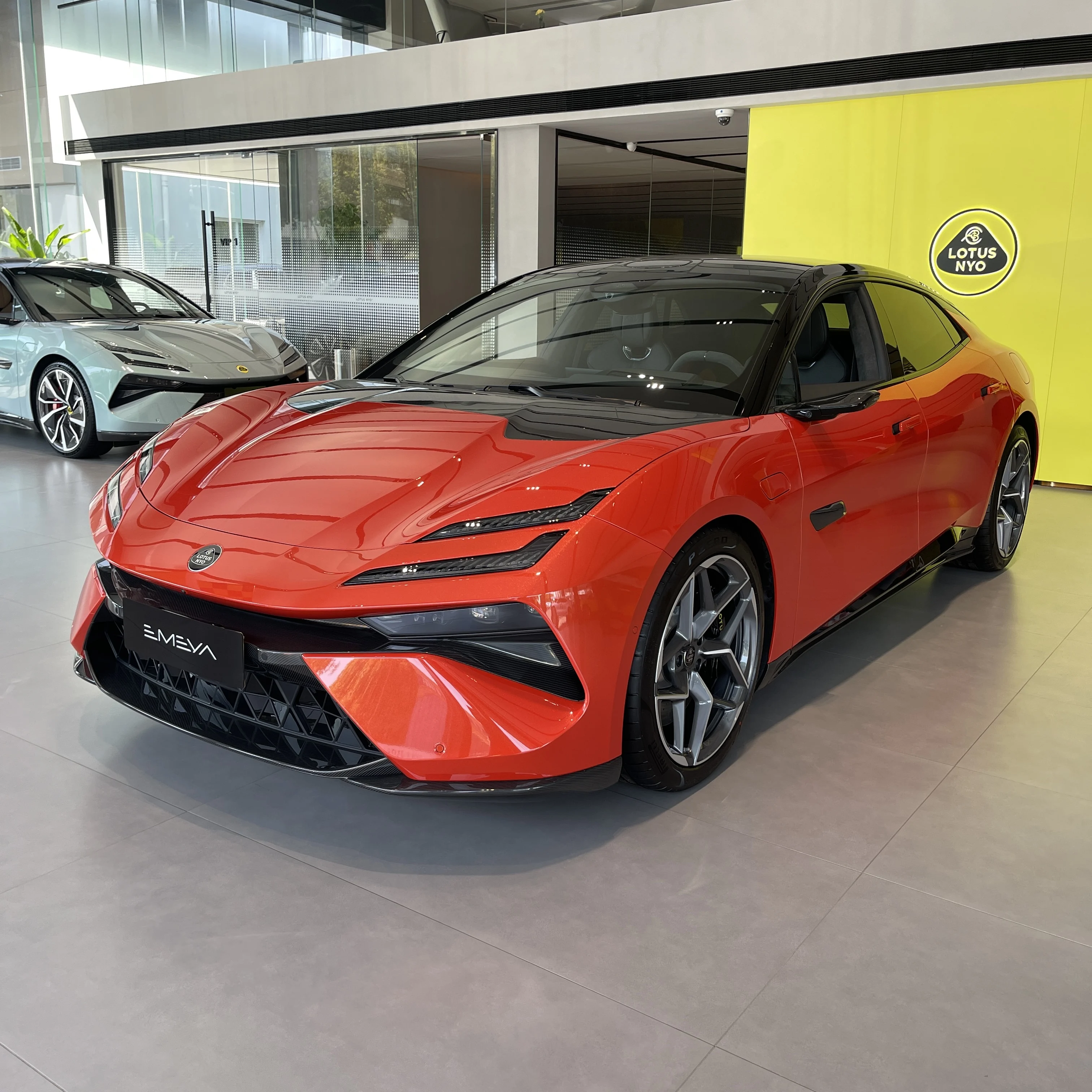LOTUS EMEYA R + edition Китай сделал высокое качество новый автомобиль