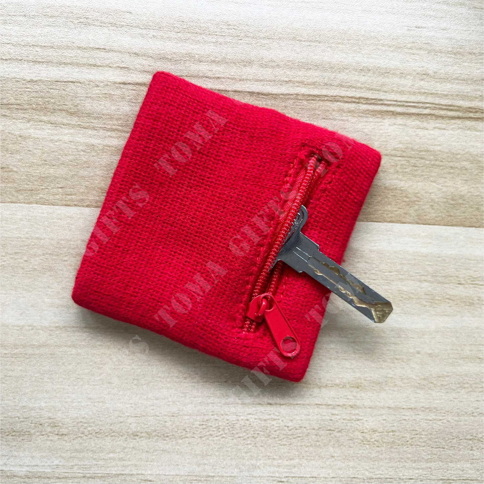 Popular Gifts Outdoor Football Basketball Sports Key Wallet Zipper Pocket Custom Logo Terry Towel Sweatband