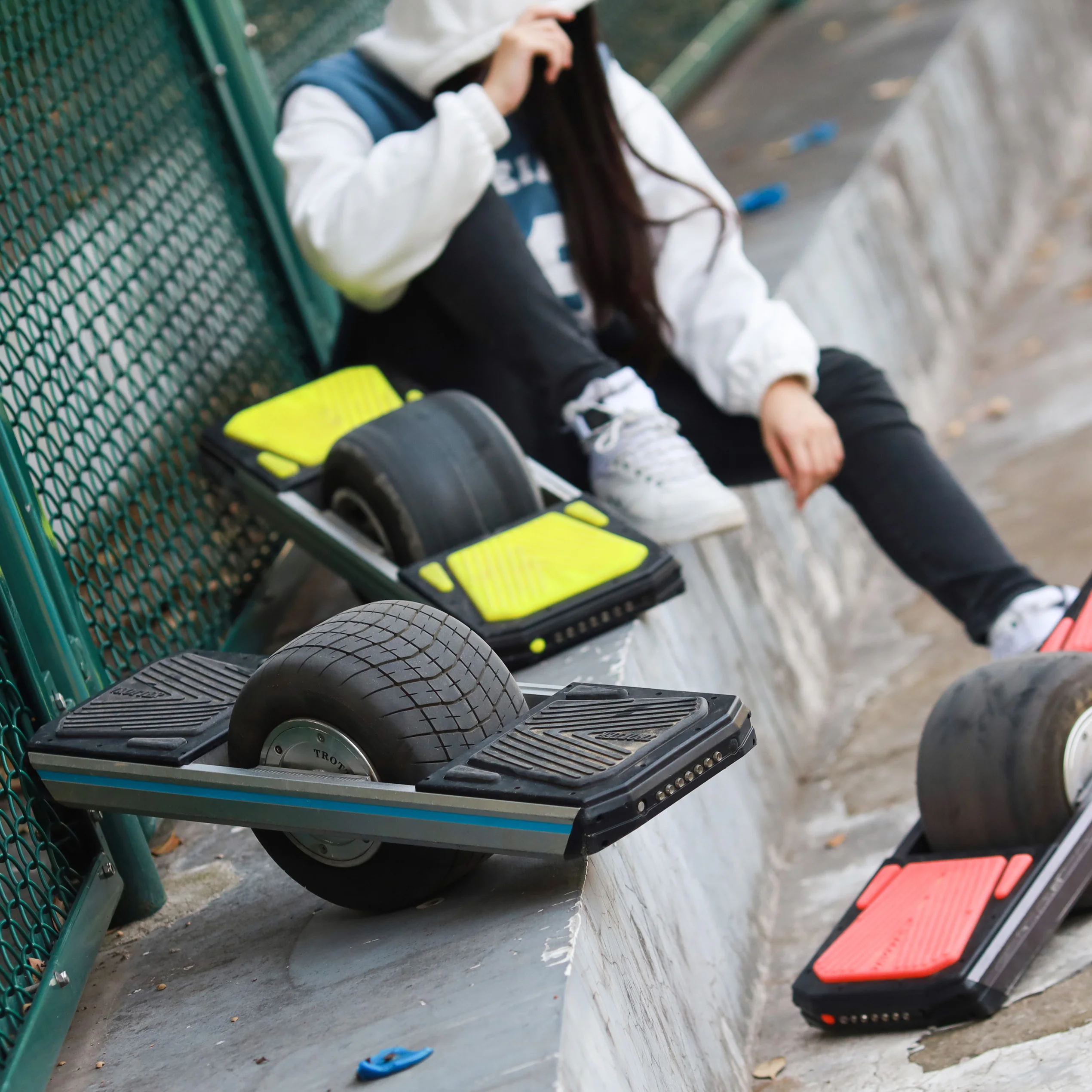 2021 popular all terrain e board  scooter which has different prices and pads