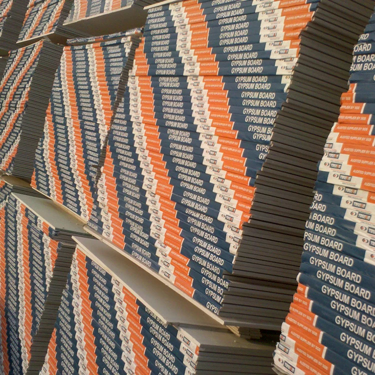 Потолочная доска из гипсокартона с защитой от влаги