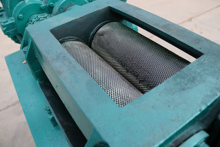 Chemical powder potassium chloride compound fertilizer granulating machine