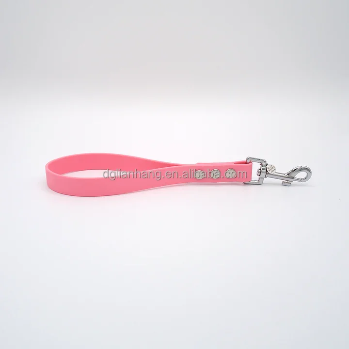 A fantastic multipurpose piece of kit for training and close contact work traffic lead in PVC smooth and pliable like leather