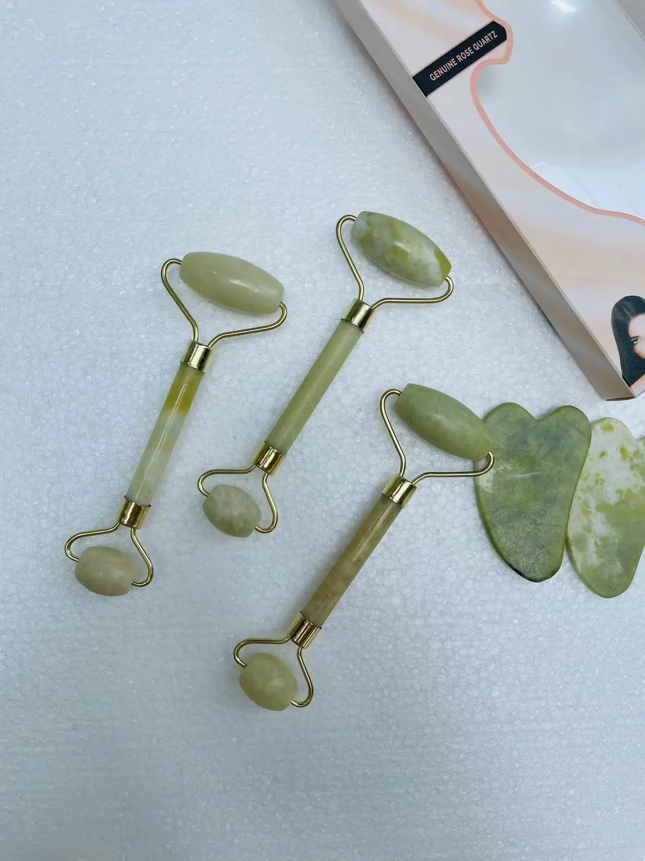 Beauty equipment Gua Sha and Roller in Box Thin Face Massager Lifting Tools Slim Facial Gua Sha jade Stone Beauty Care Set